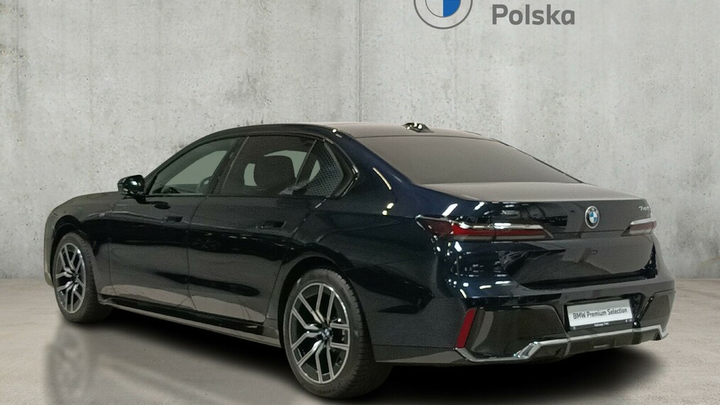 BMW Serii 7, 740