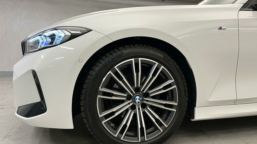 BMW Serii 3, 320