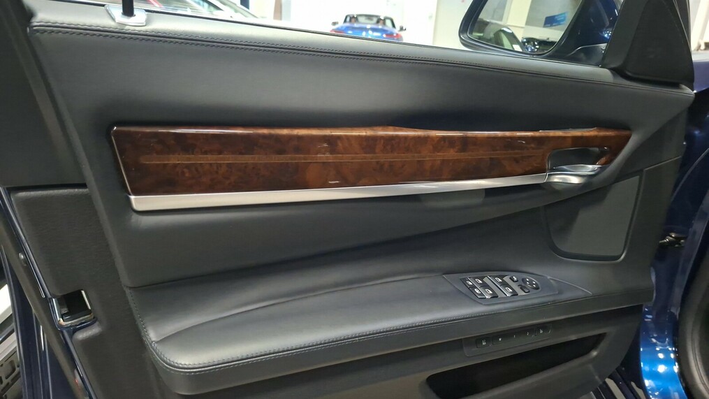 BMW Serii 7, 760