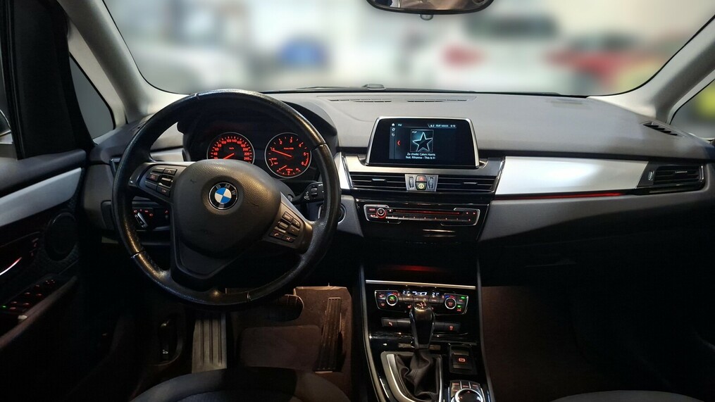 BMW Serii 2, 218