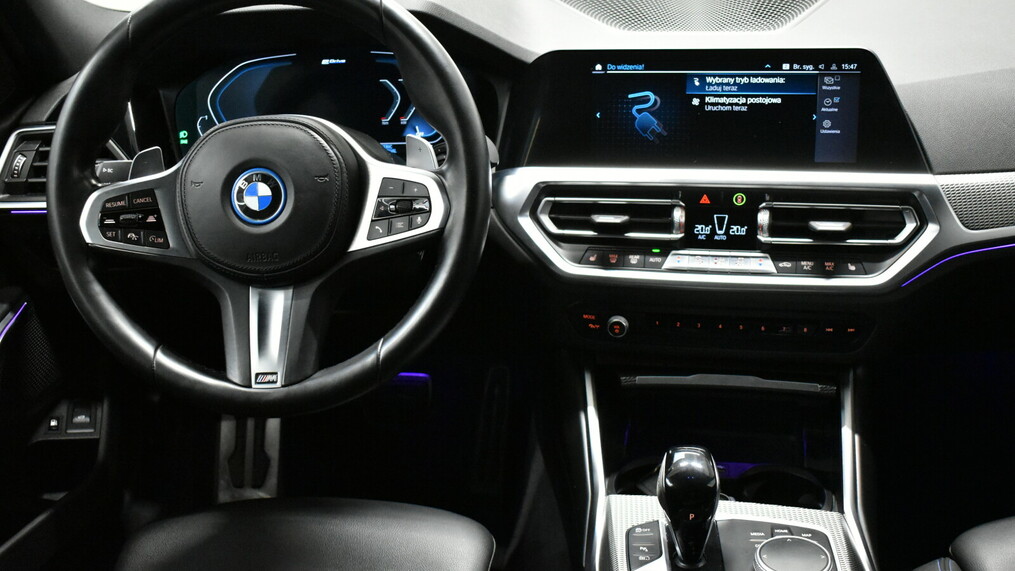 BMW Seria 3, 330