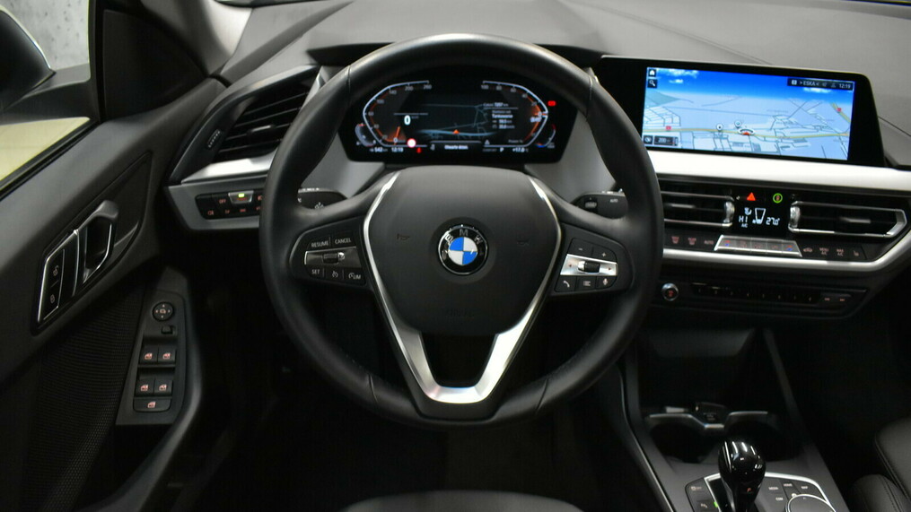 BMW Serii 2, 218