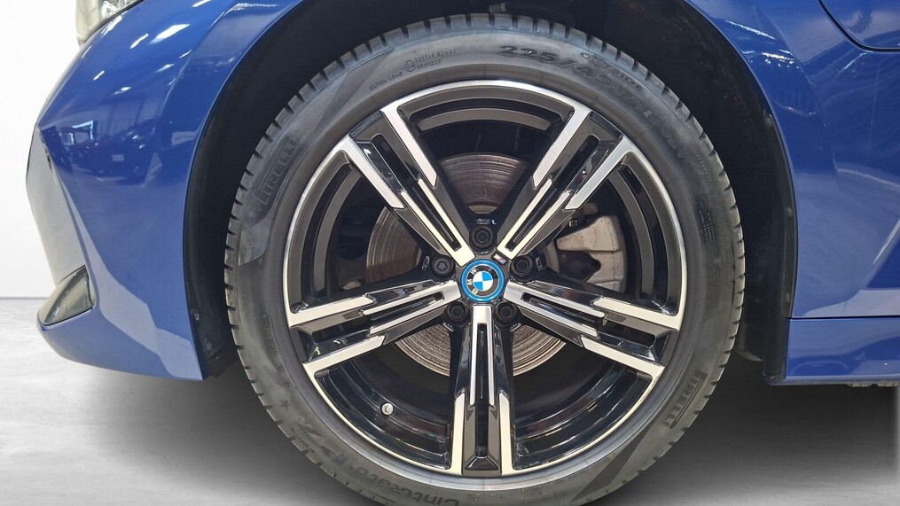 BMW Serii 3, 330