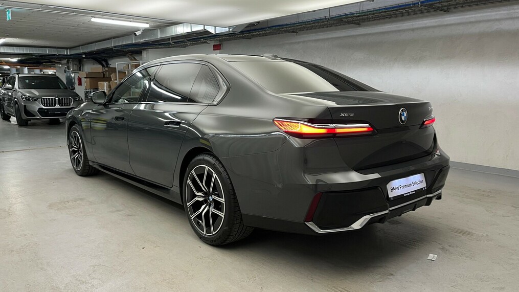 BMW Serii 7, 740