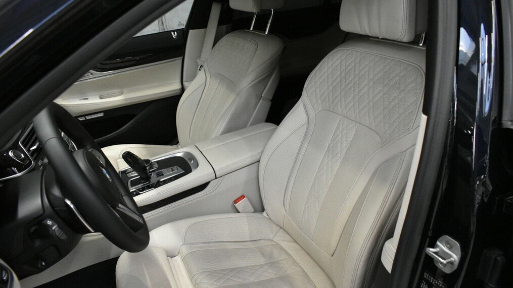 BMW Serii 7, 740