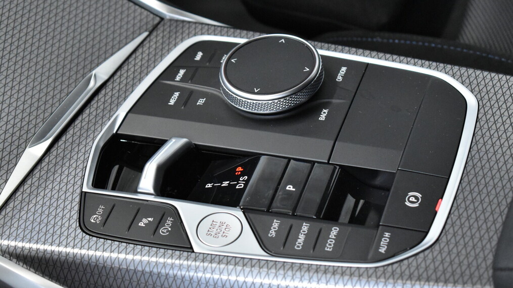 BMW Serii 3, 330