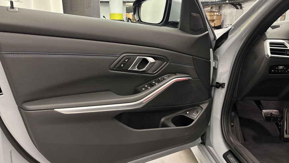 BMW Serii 3, 330