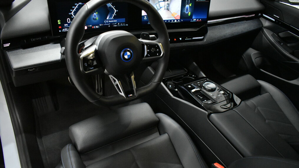 BMW Serii 5, 530
