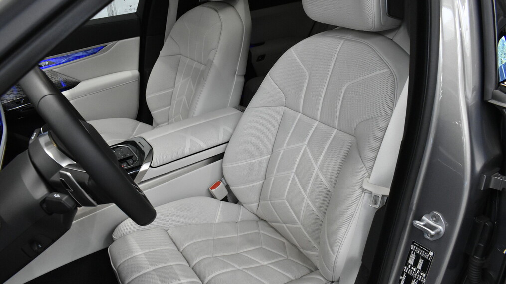 BMW Serii 7, 740