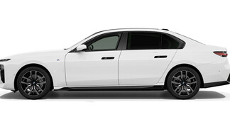 BMW Serii 7, 740