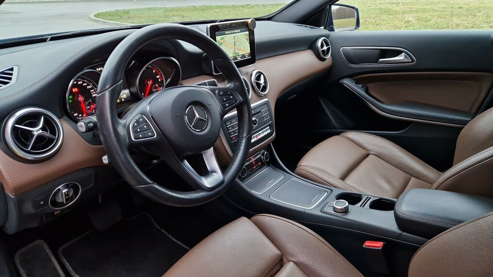 Mercedes-Benz A 220