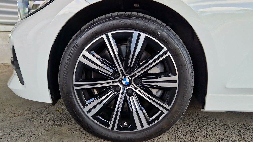 BMW Serii 3, 330