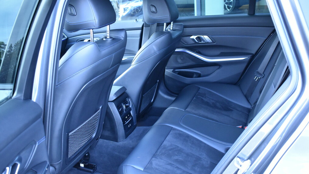 BMW Serii 3, 320