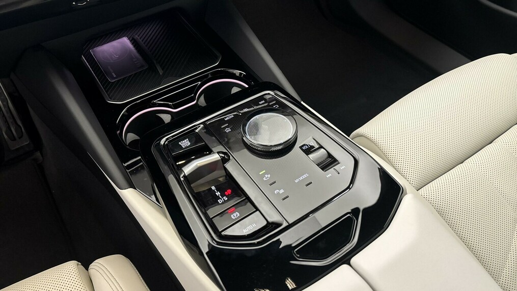 BMW Serii 5, 520