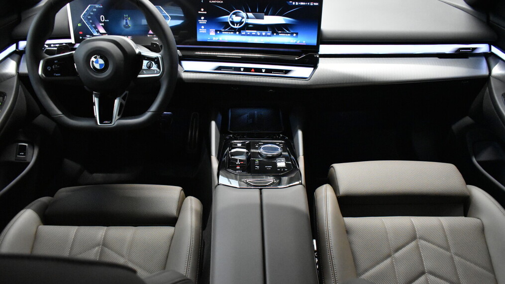 BMW Serii 5, 520