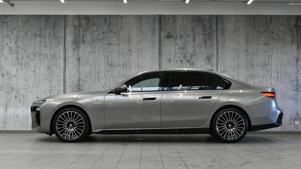 BMW Serii 7, 740
