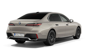 BMW Serii 7, 740