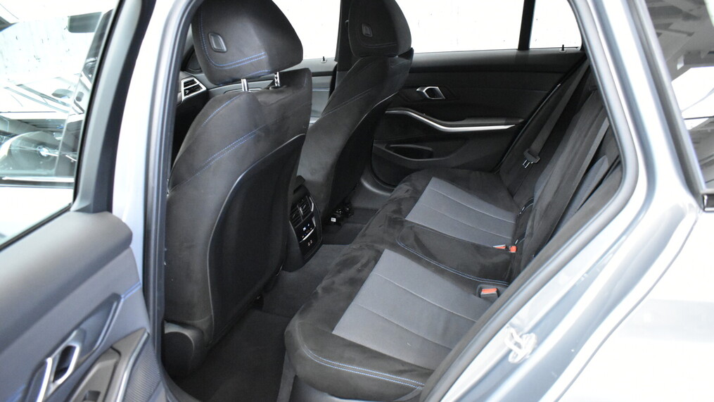 BMW Serii 3, 330