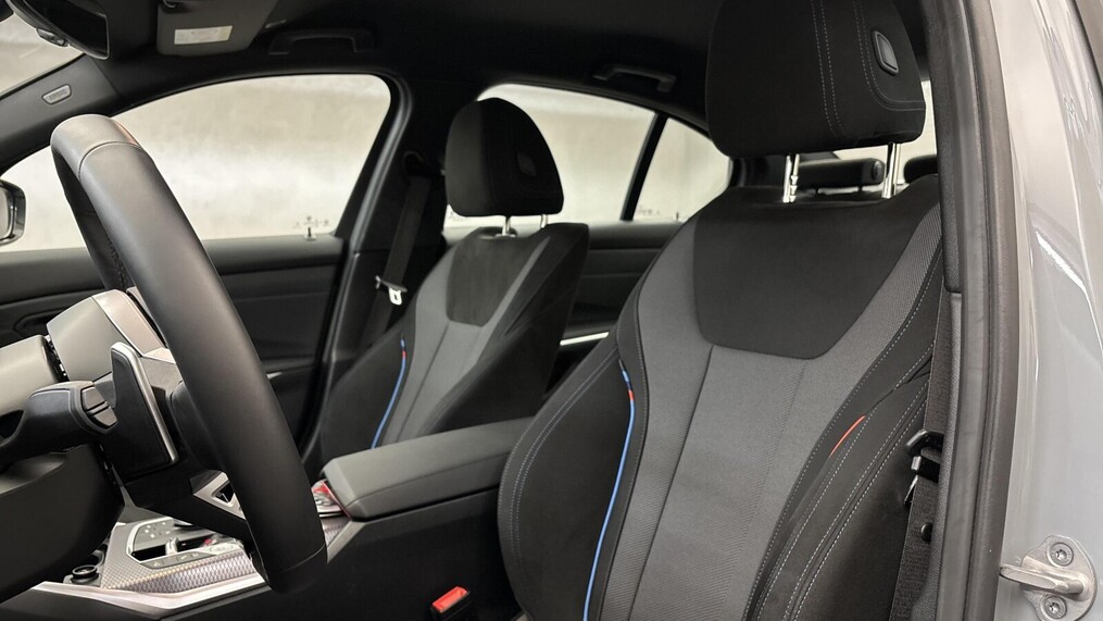BMW Serii 3, 330