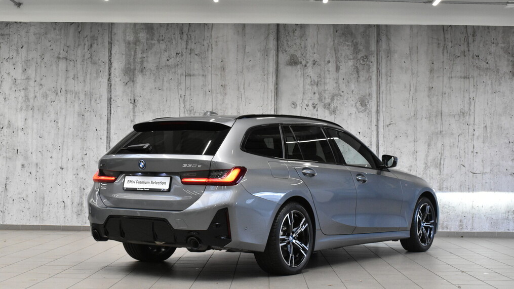 BMW Serii 3, 330