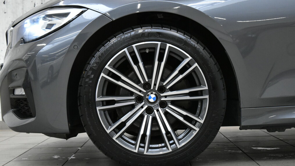 BMW Serii 3, 320