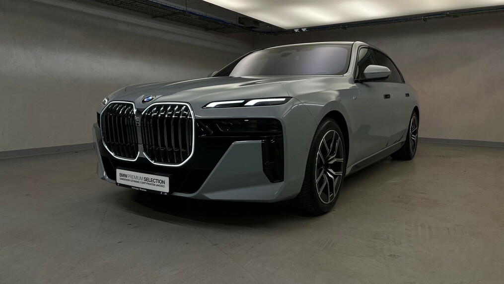 BMW Serii 7, 740