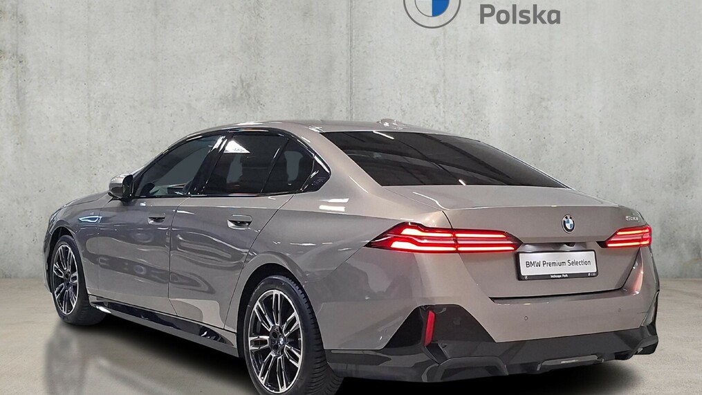 BMW Serii 5, 520