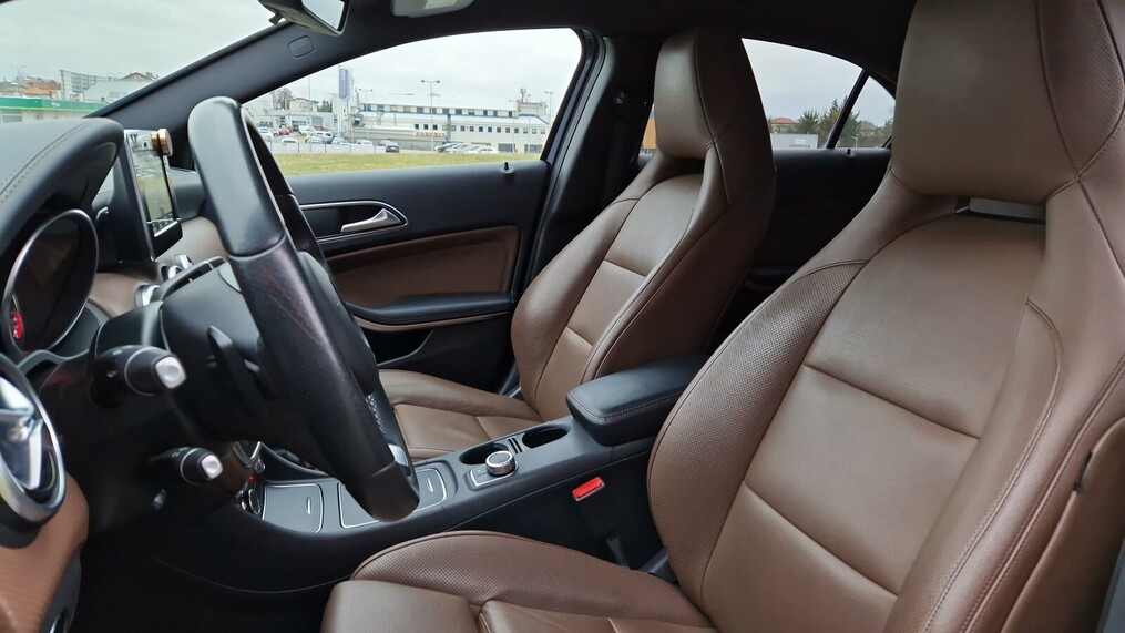 Mercedes-Benz A 220