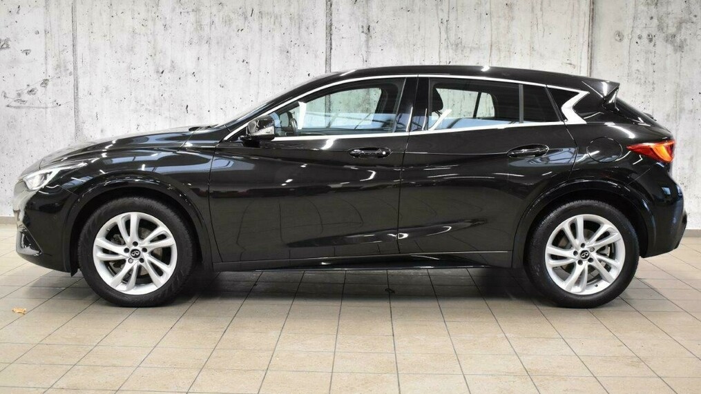 Infiniti Q30
