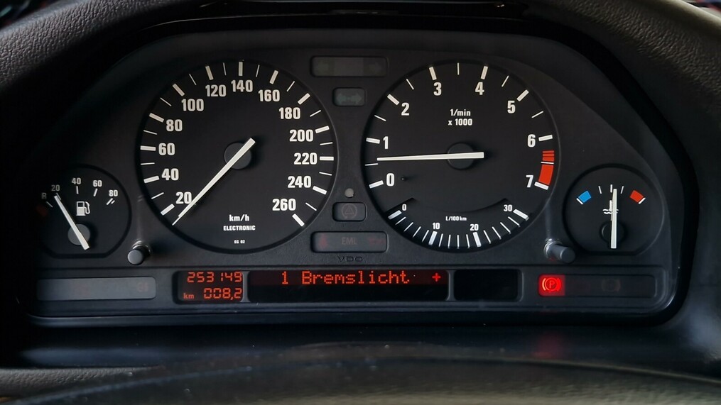 BMW Serii 5, 525