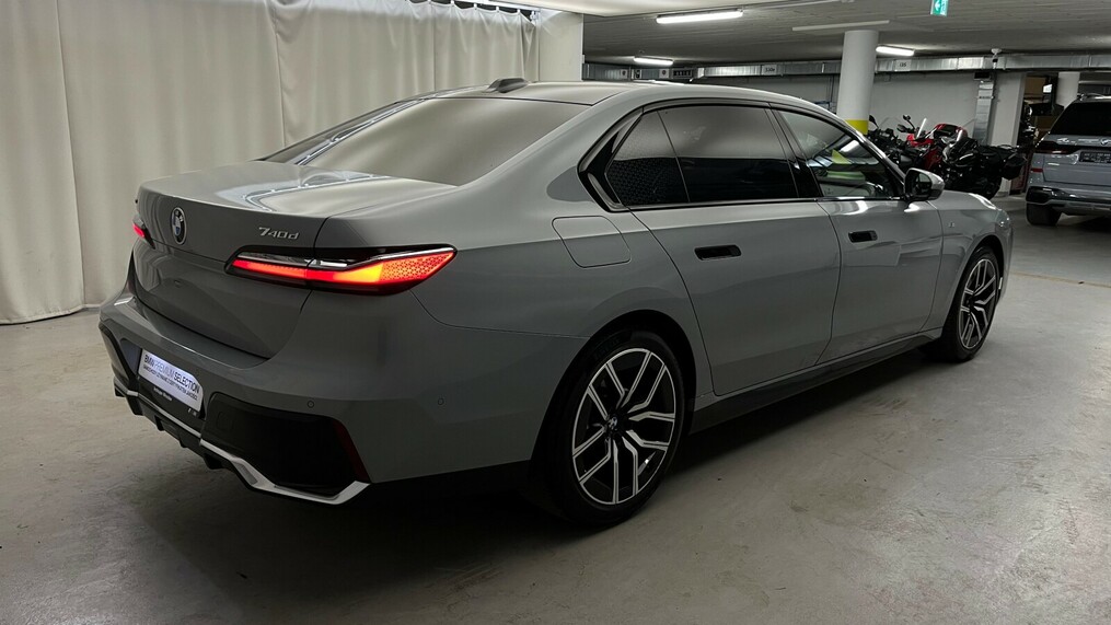 BMW Serii 7, 740