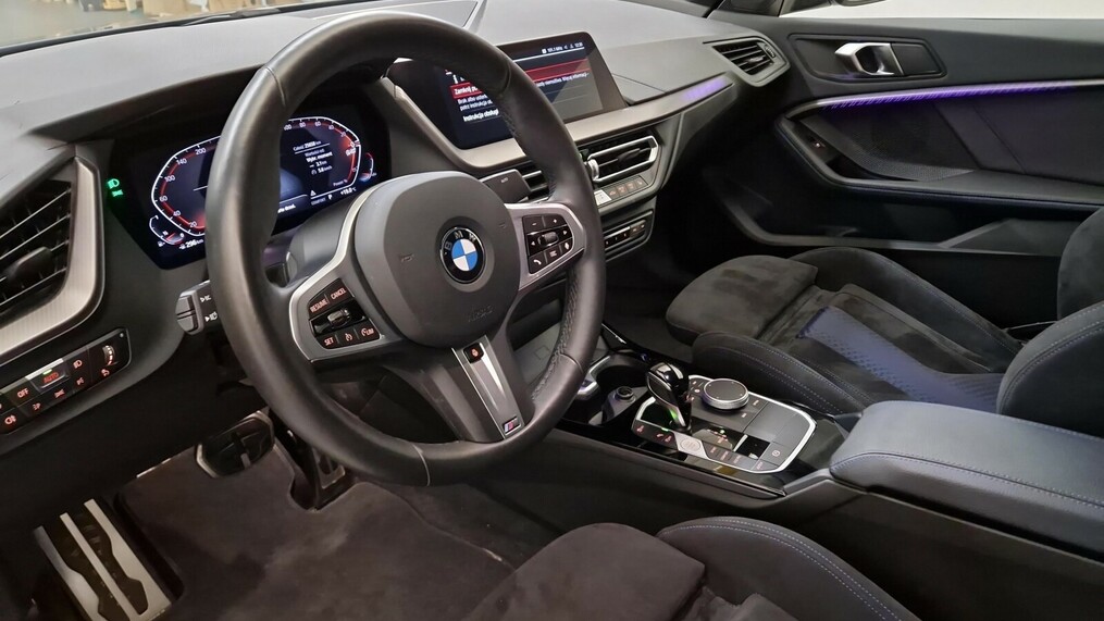 BMW Serii 2, 218