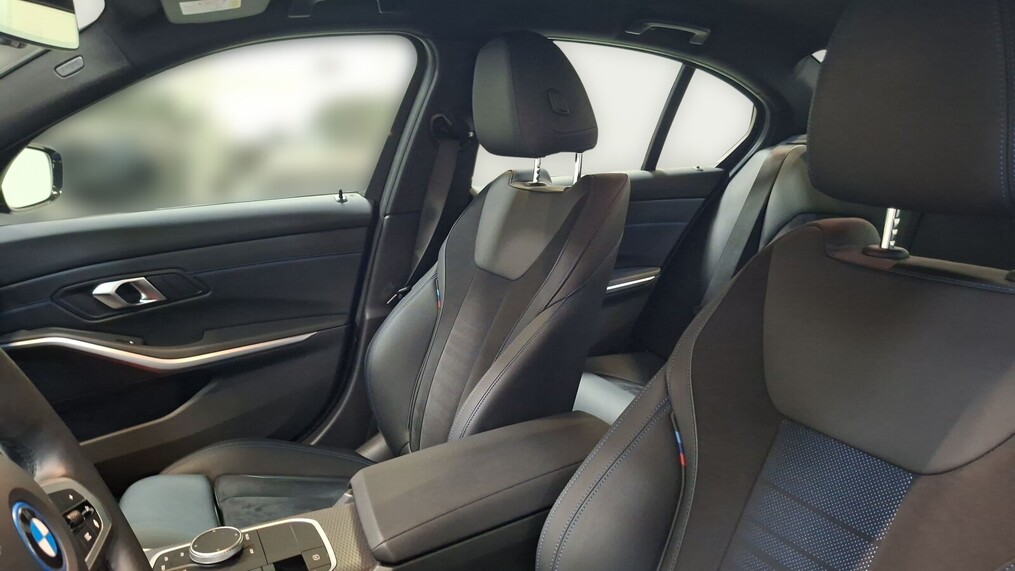 BMW Serii 3, 330