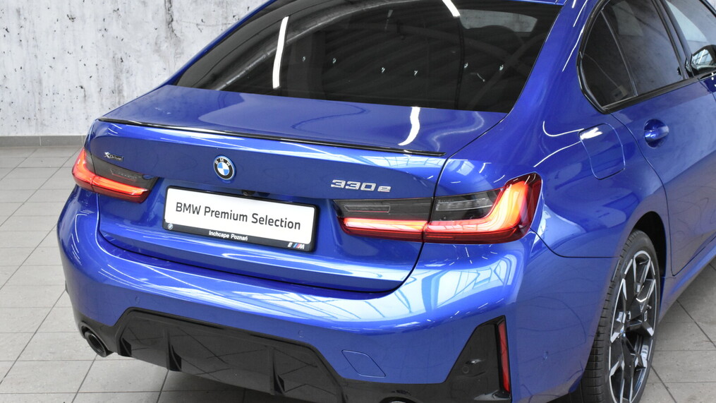 BMW Serii 3, 330