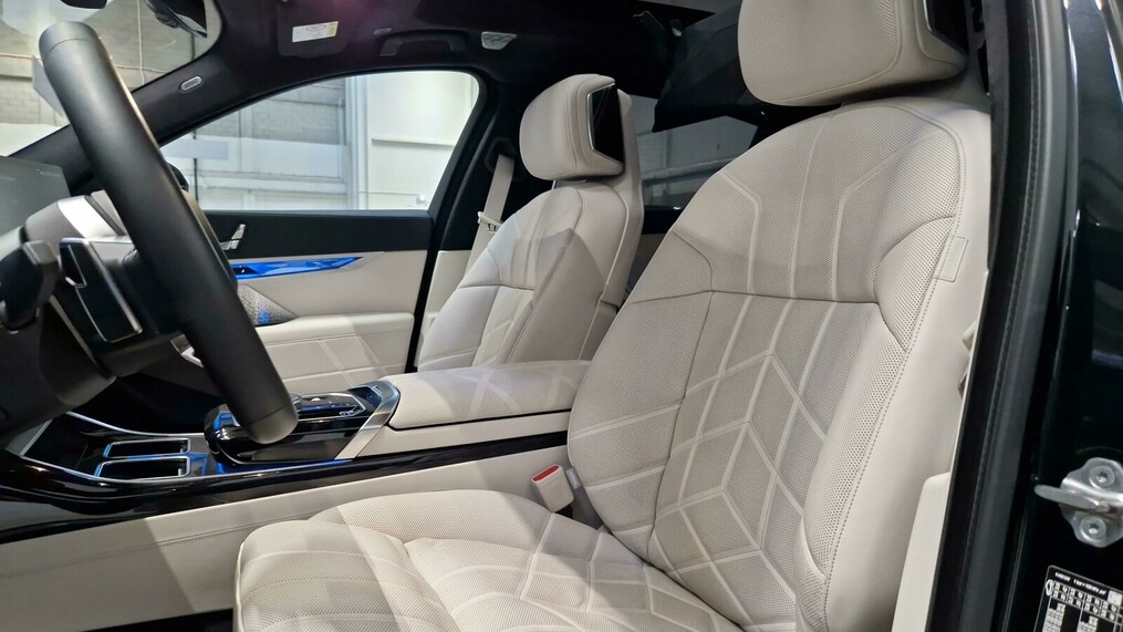 BMW Seria 7 i7