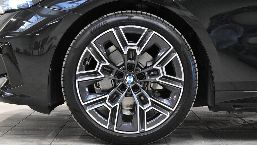 BMW Serii 5, 520