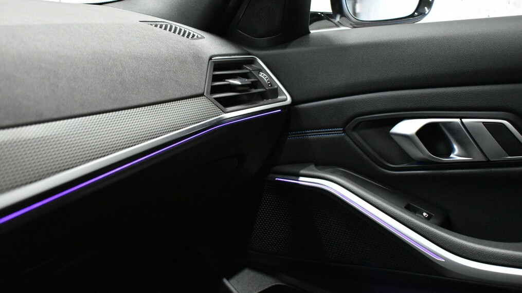 BMW Serii 3, 330