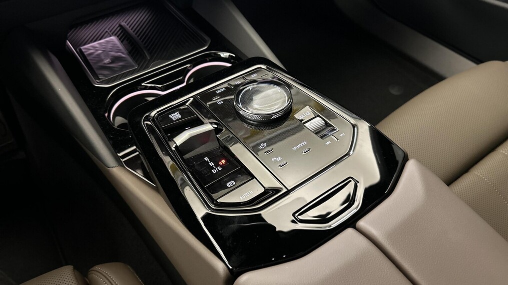 BMW Serii 5, 520