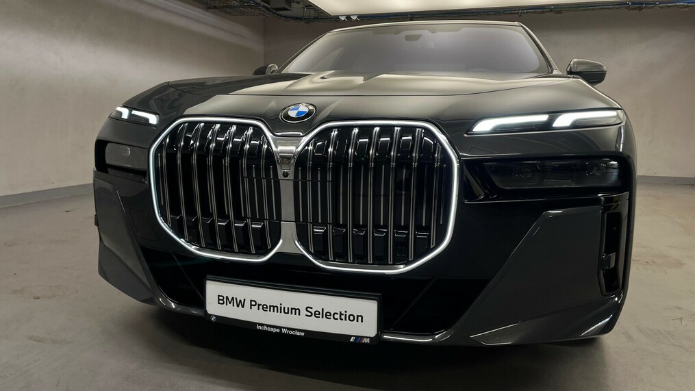 BMW Serii 7, 740