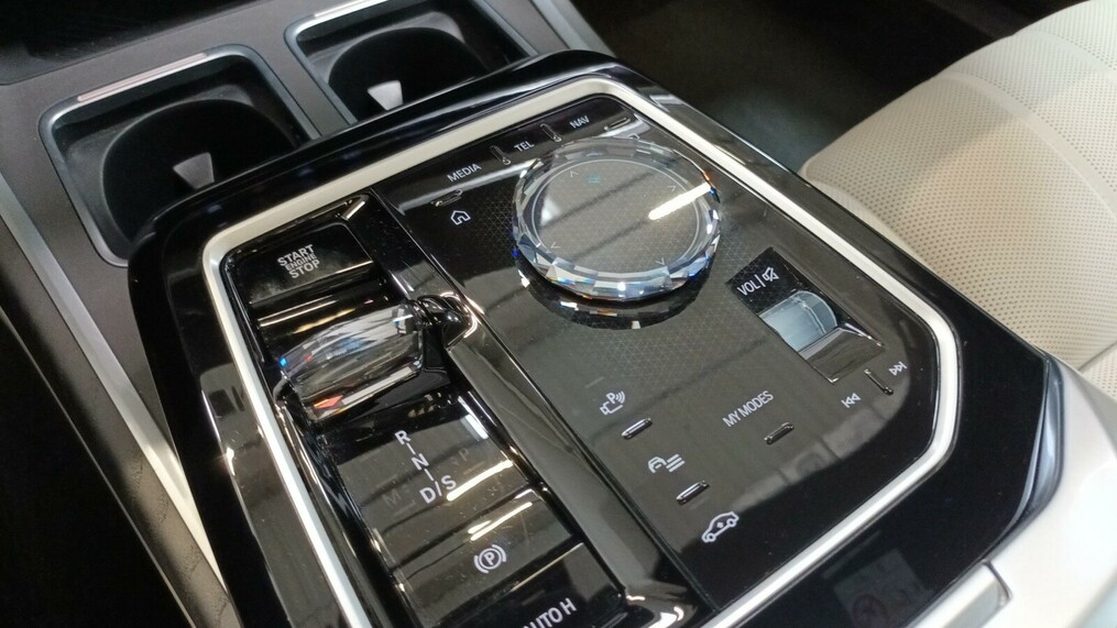 BMW Serii 7, 750