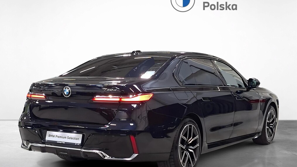 BMW Serii 7, 740