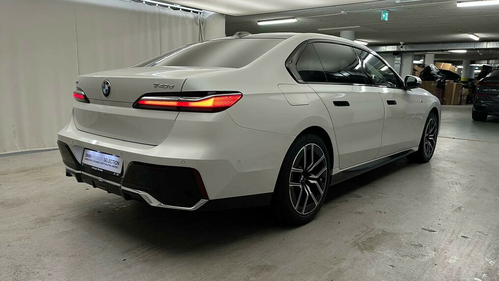 BMW Serii 7, 740