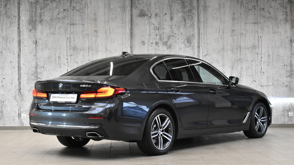 BMW Serii 5, 520