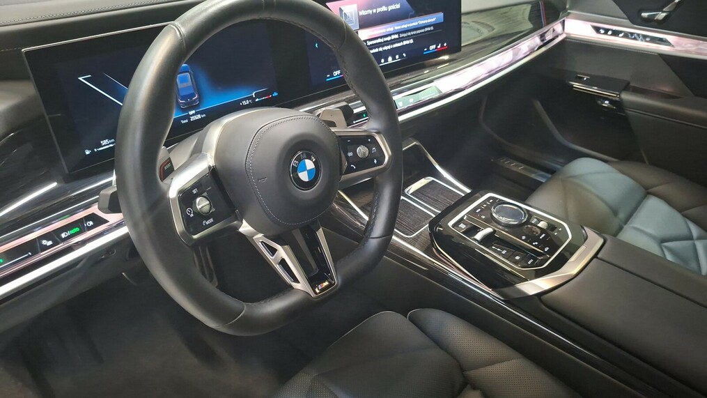 BMW Serii 7, 740