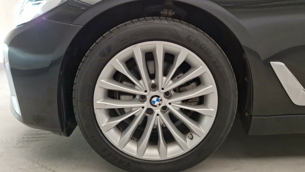 BMW Serii 5, 520