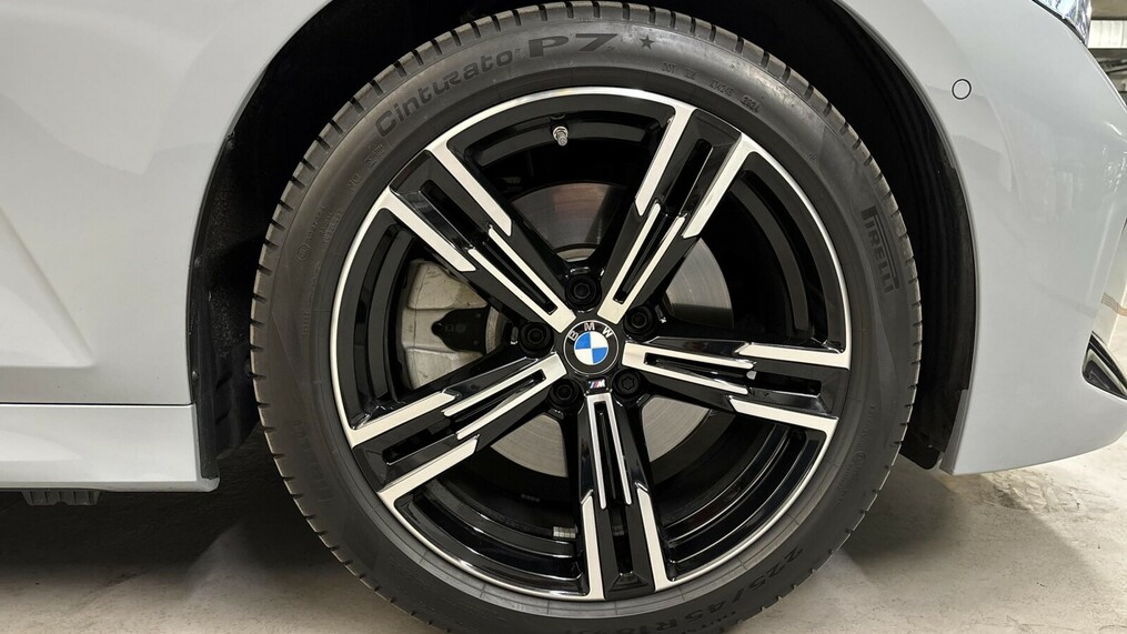 BMW Serii 3, 330