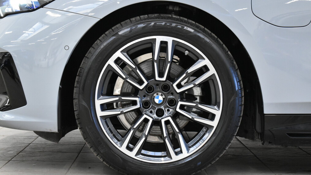 BMW Serii 5, 530