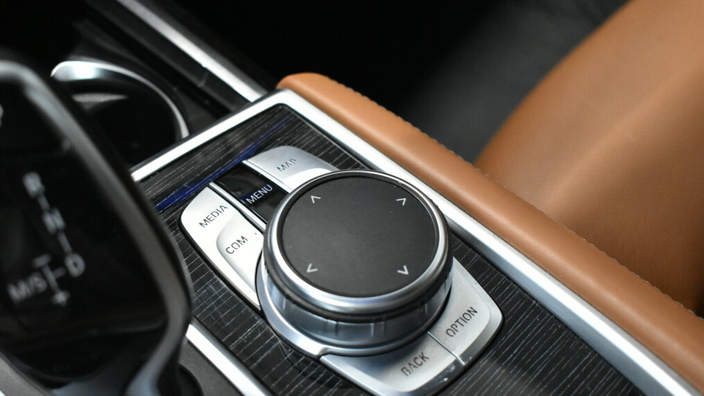 BMW Serii 7, 740
