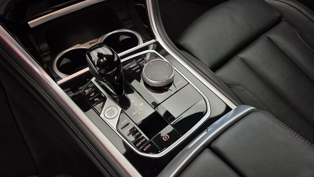 BMW Serii 8, 850
