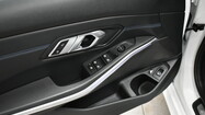 BMW Seria 3, 330